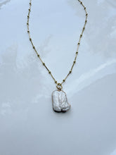 Load image into Gallery viewer, Golden Pearl Necklace