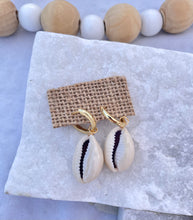 Load image into Gallery viewer, Cowrie Huggies